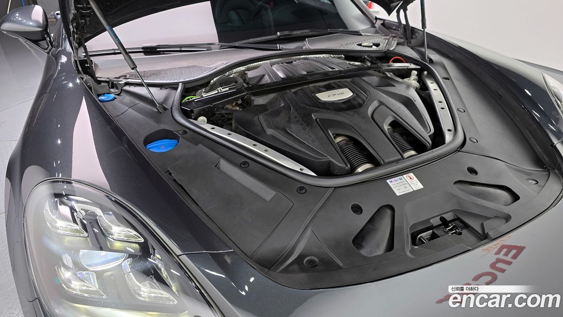 Porsche Panamera 2021