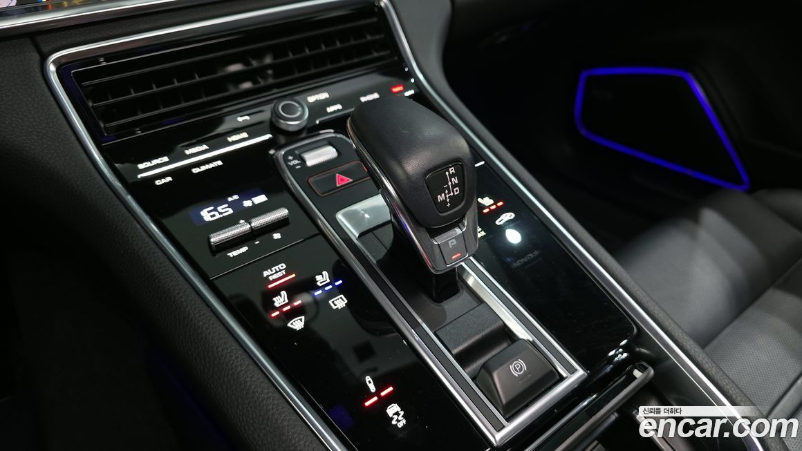 Porsche Panamera 2021