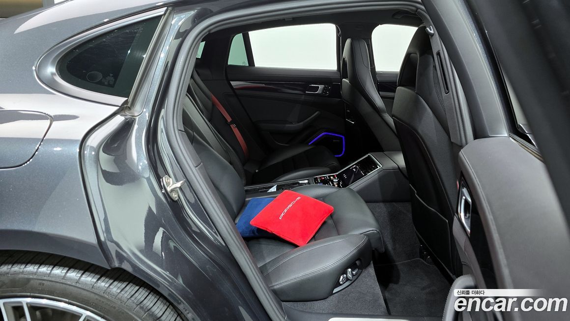 Porsche Panamera 2021