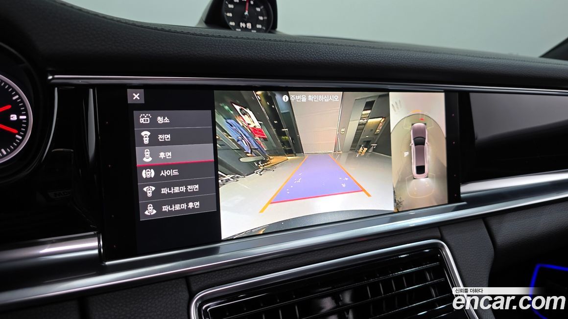 Porsche Panamera 2021