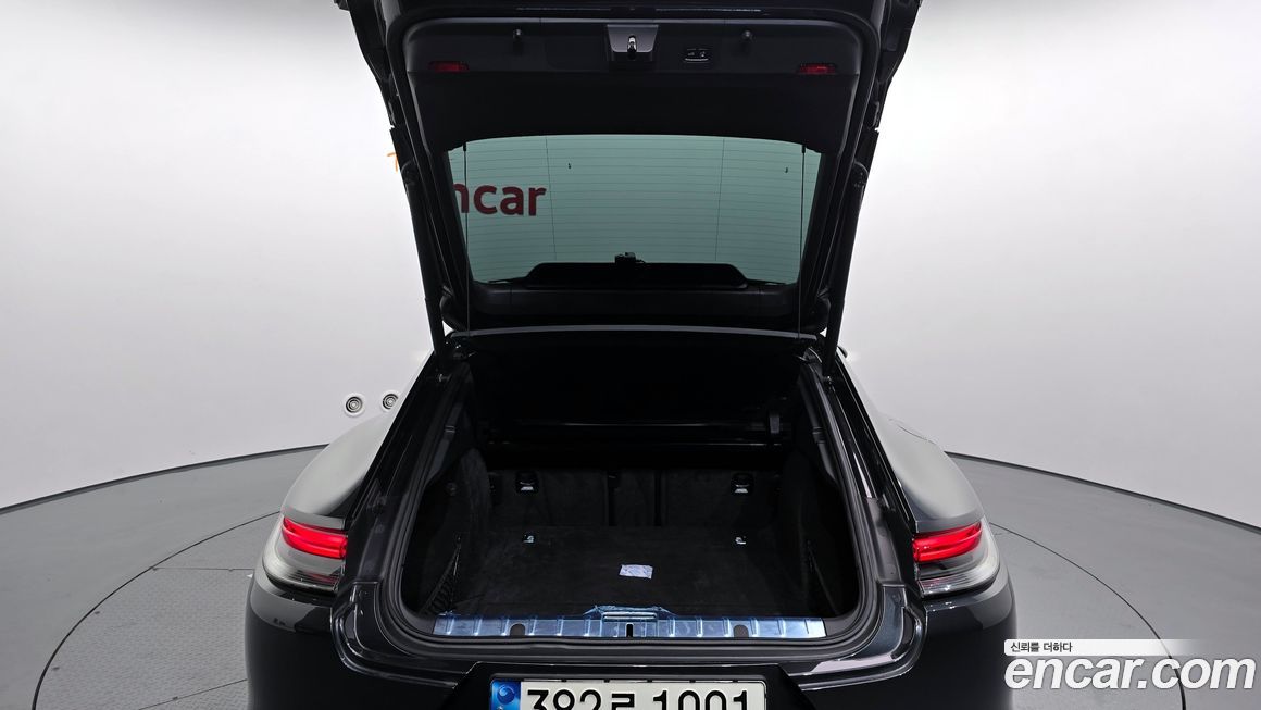 Porsche Panamera 2021