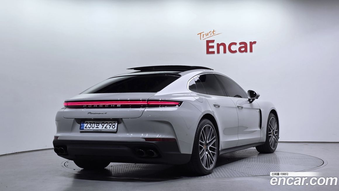 Porsche Panamera 2025