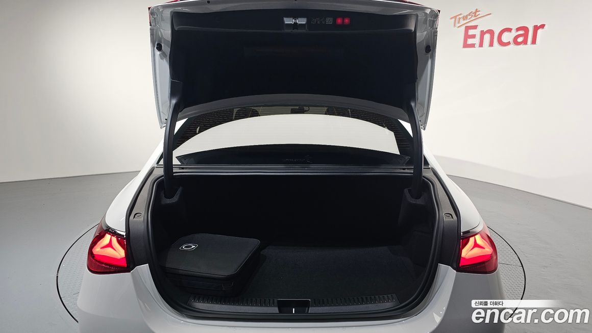 Mercedes-Benz E-Class 2025