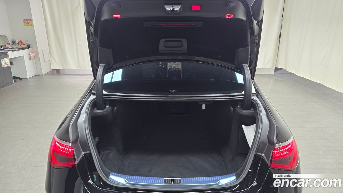 Mercedes-Benz S-Class 2021