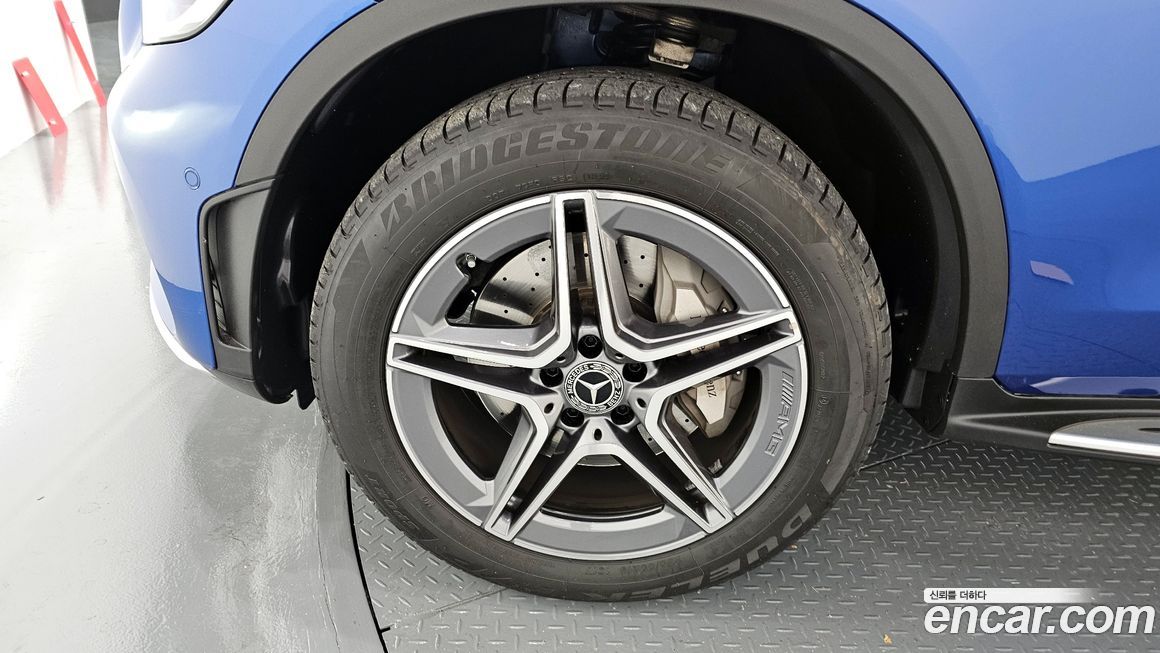 Mercedes-Benz GLC-Class 2023