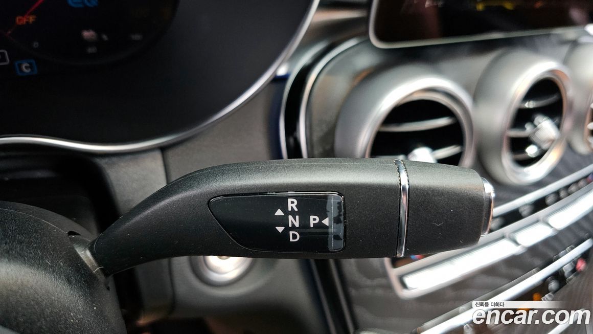 Mercedes-Benz GLC-Class 2023