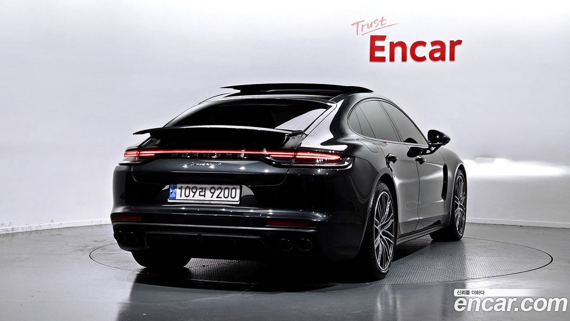 Porsche Panamera 2021