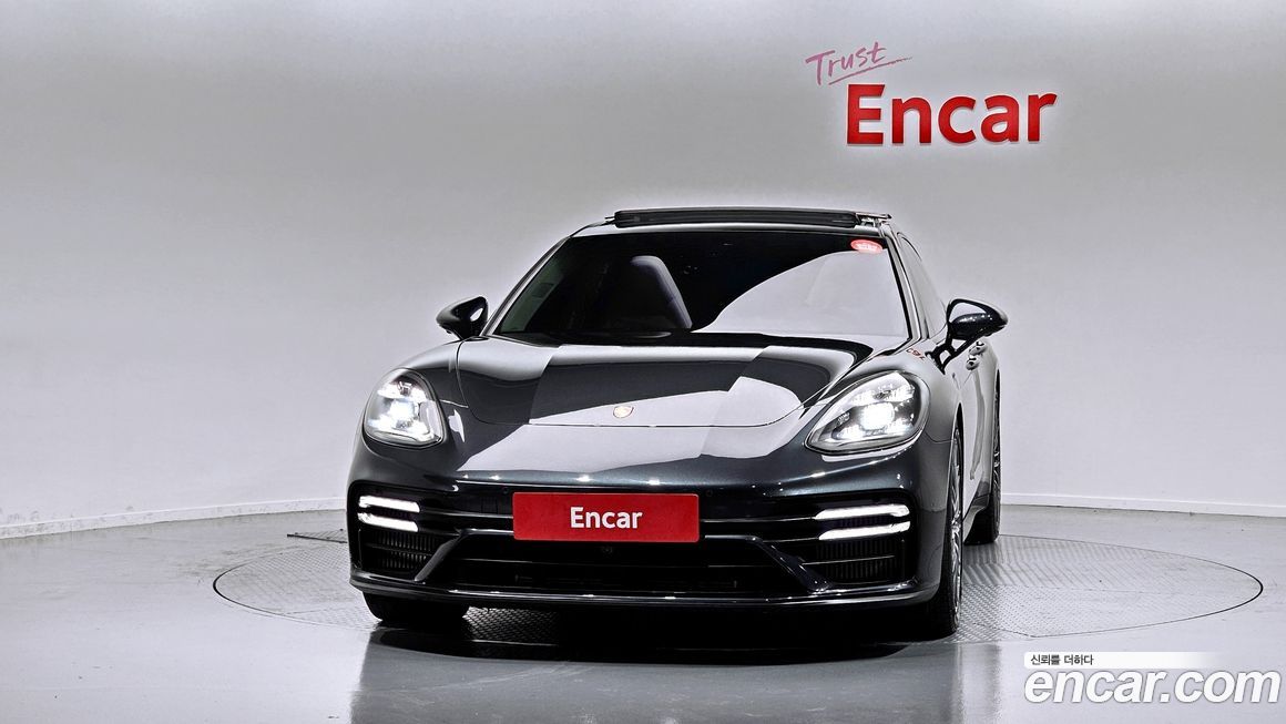 Porsche Panamera 2021