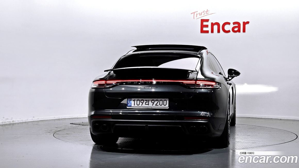Porsche Panamera 2021