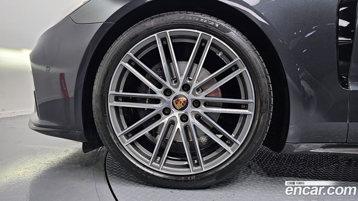 Porsche Panamera 2021