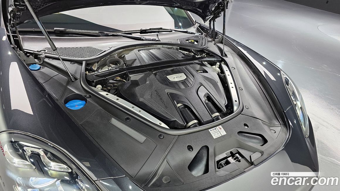 Porsche Panamera 2021