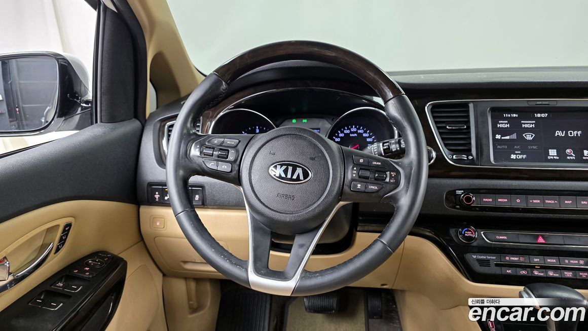 Kia Canival 2019
