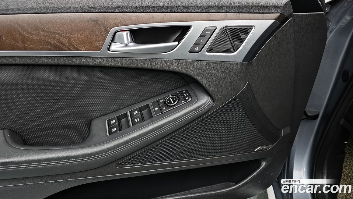 Hyundai Genesis 2016