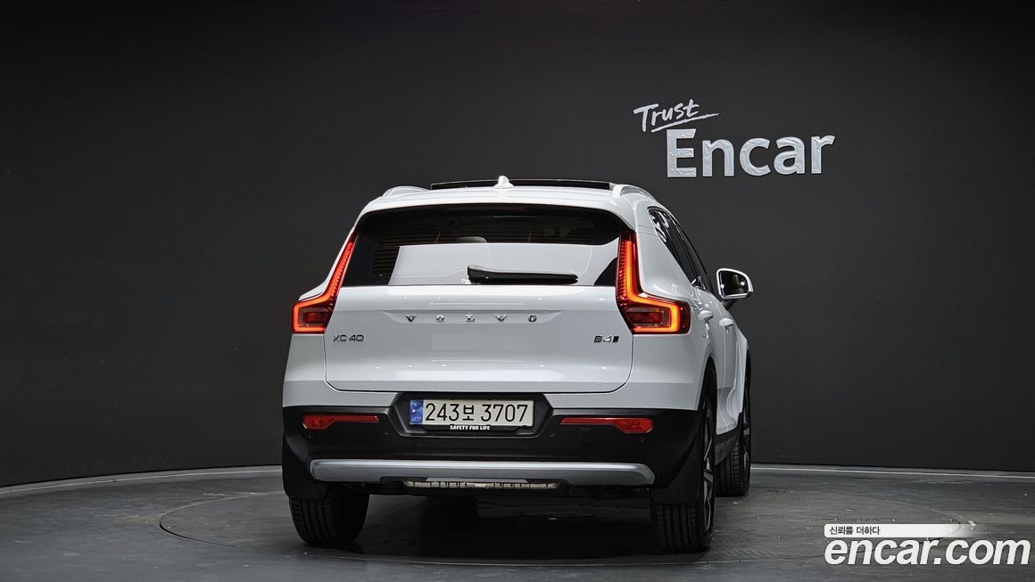 Volvo XC40 2024