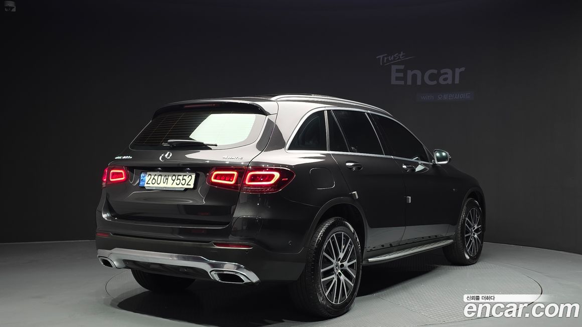 Mercedes-Benz GLC-Class 2021