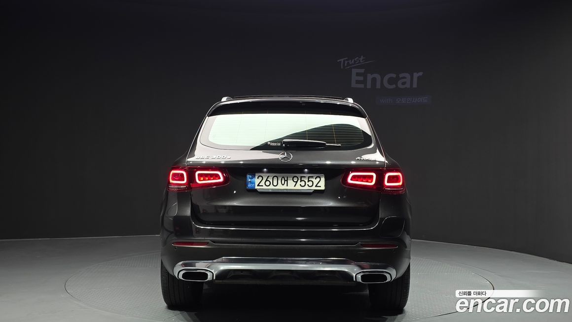 Mercedes-Benz GLC-Class 2021