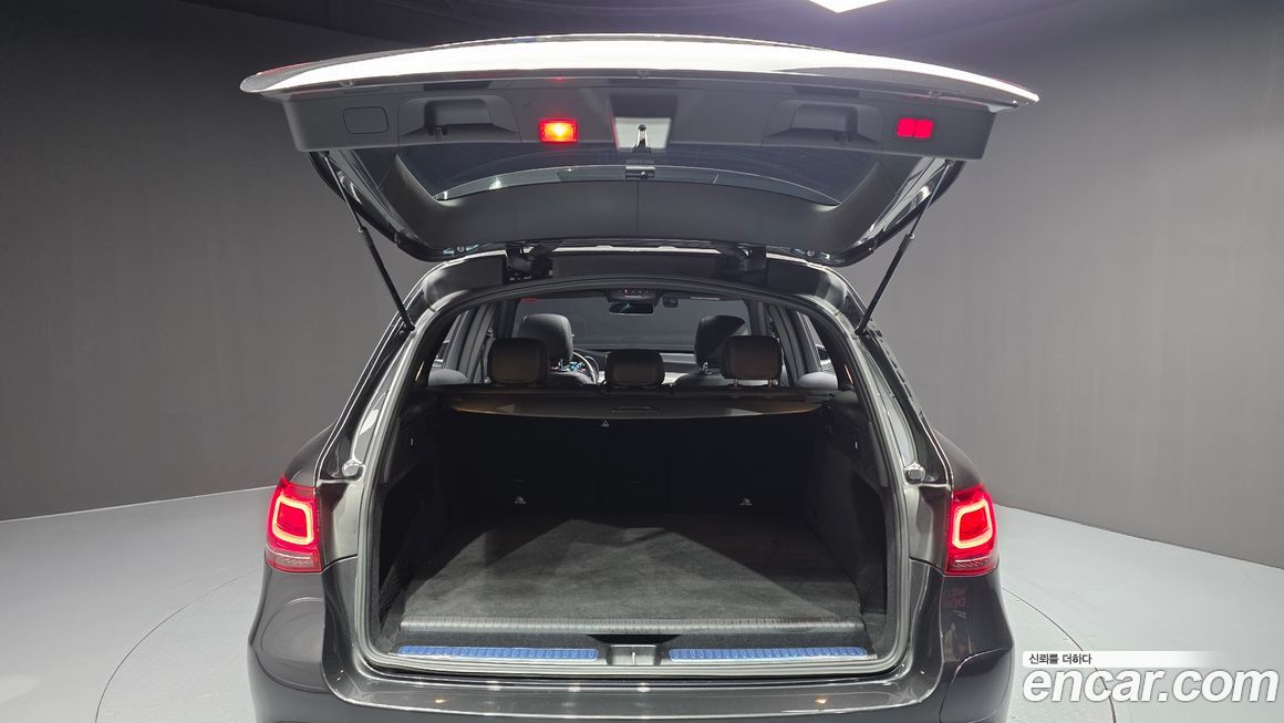 Mercedes-Benz GLC-Class 2021