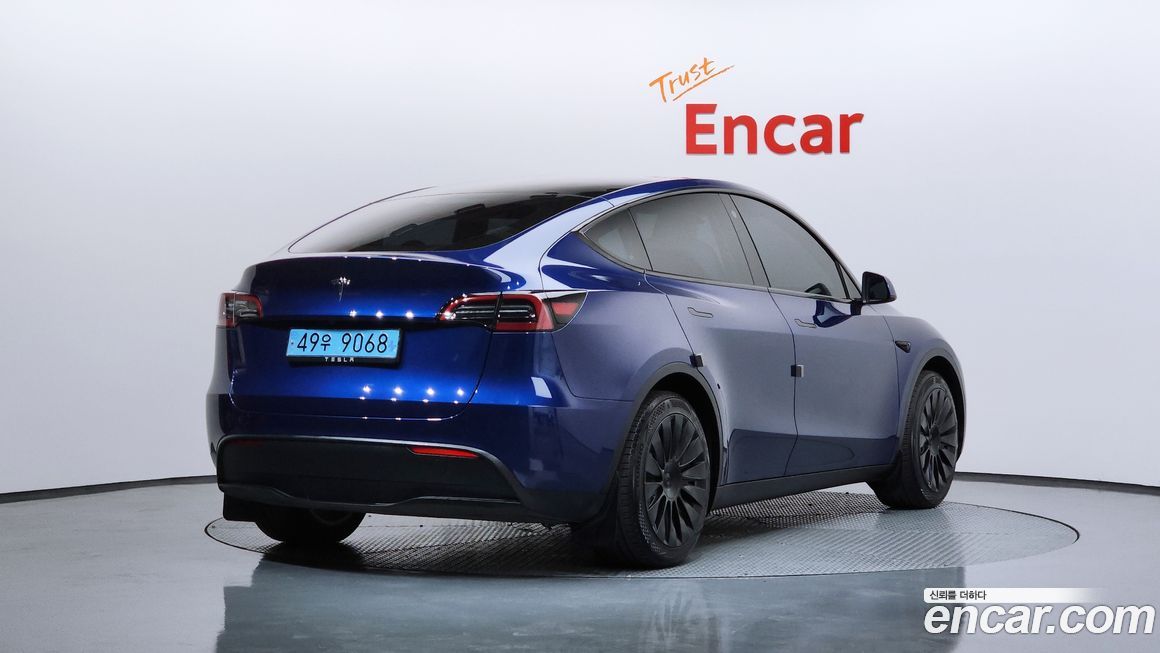 Tesla Model Y 2024