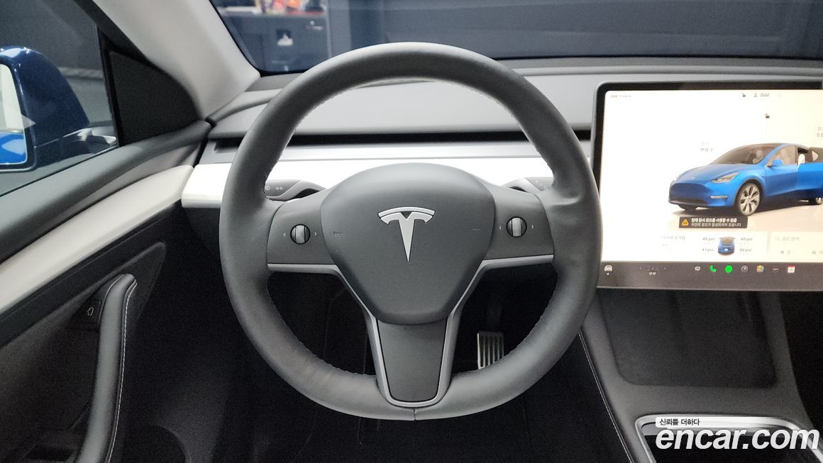 Tesla Model Y 2024