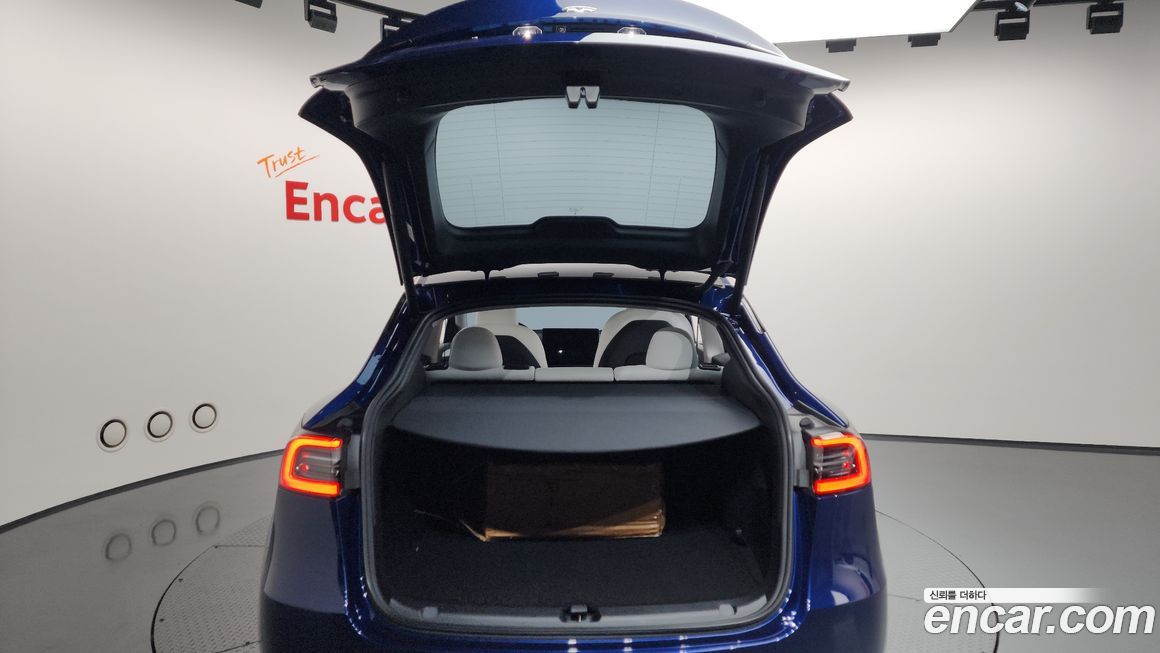 Tesla Model Y 2024