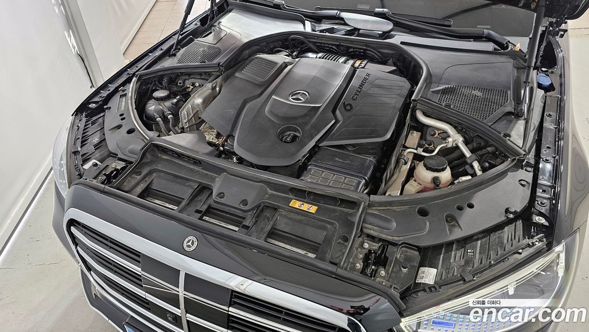 Mercedes-Benz S-Class 2024