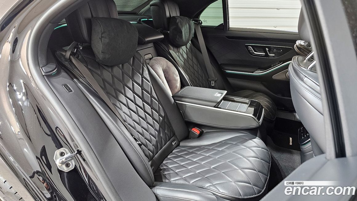 Mercedes-Benz S-Class 2024