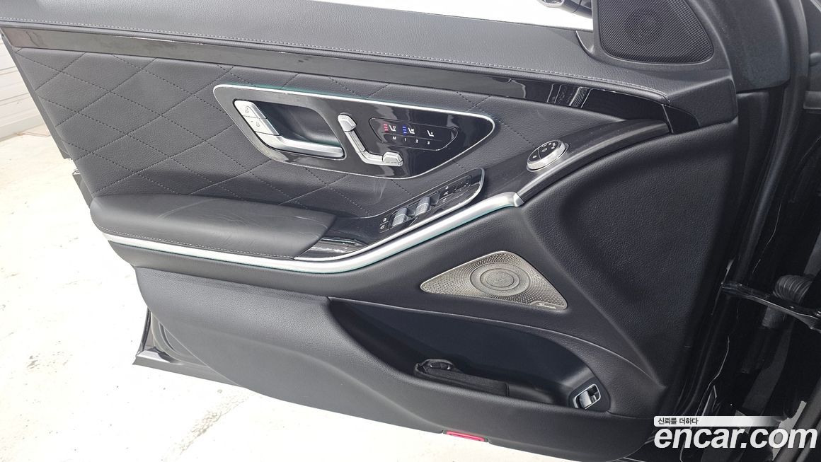 Mercedes-Benz S-Class 2024