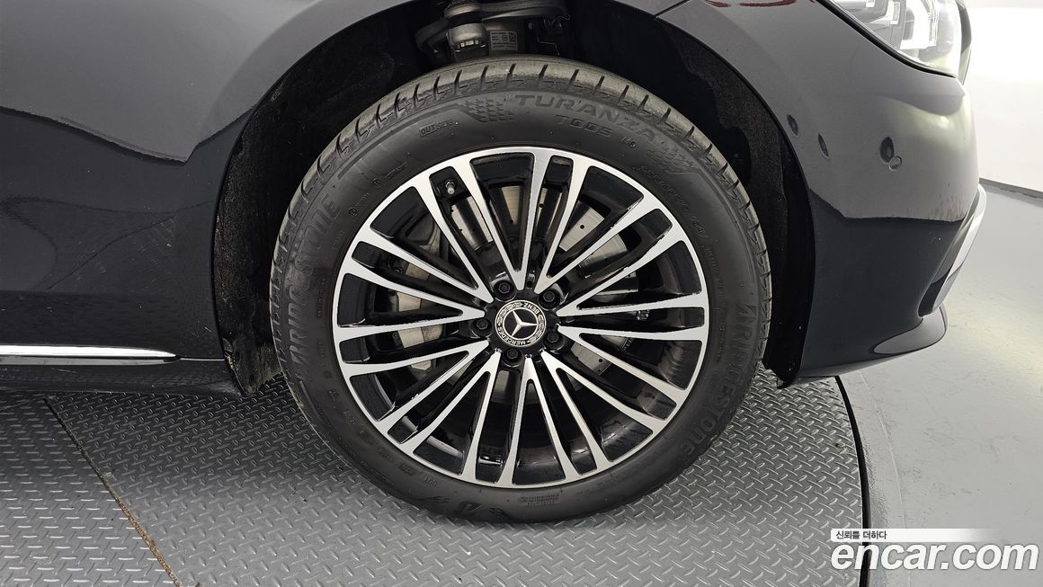 Mercedes-Benz S-Class 2025