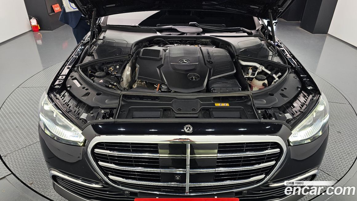 Mercedes-Benz S-Class 2025