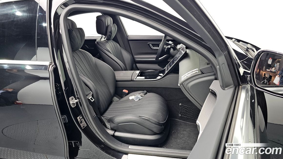 Mercedes-Benz S-Class 2025