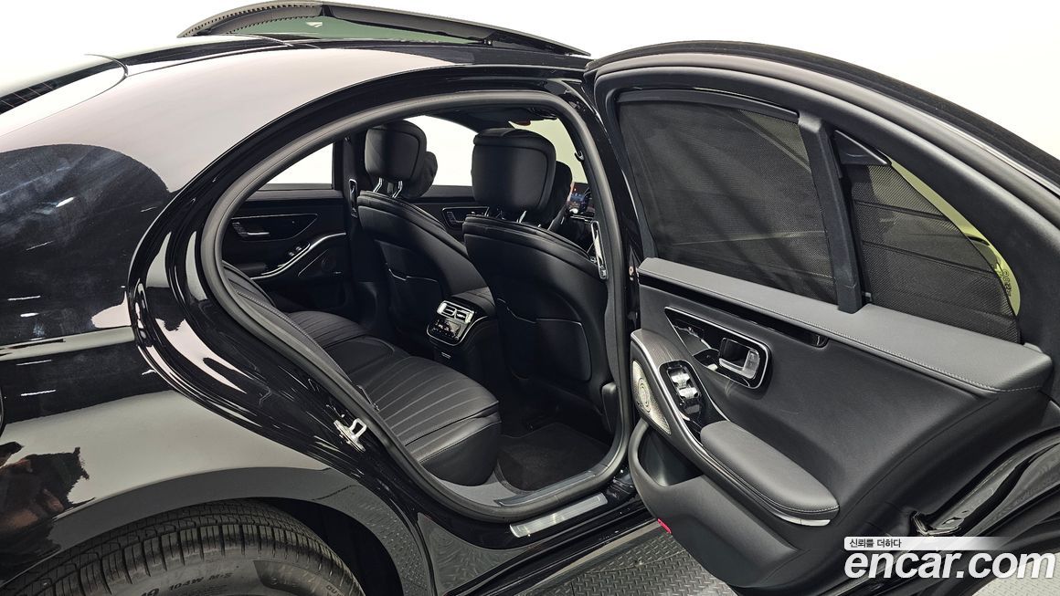 Mercedes-Benz S-Class 2025