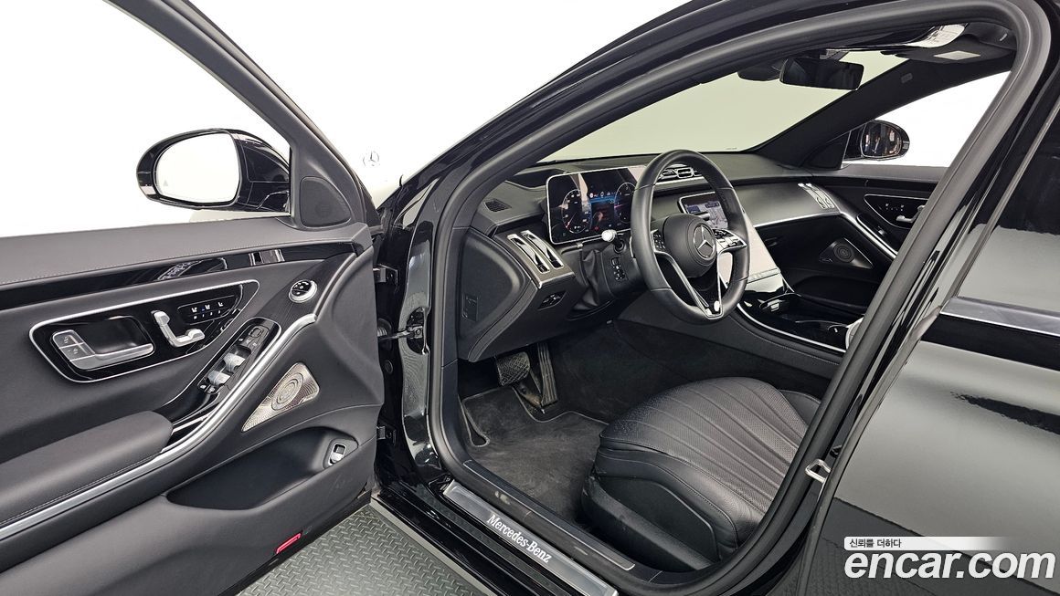 Mercedes-Benz S-Class 2025