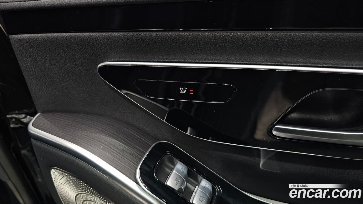 Mercedes-Benz S-Class 2025