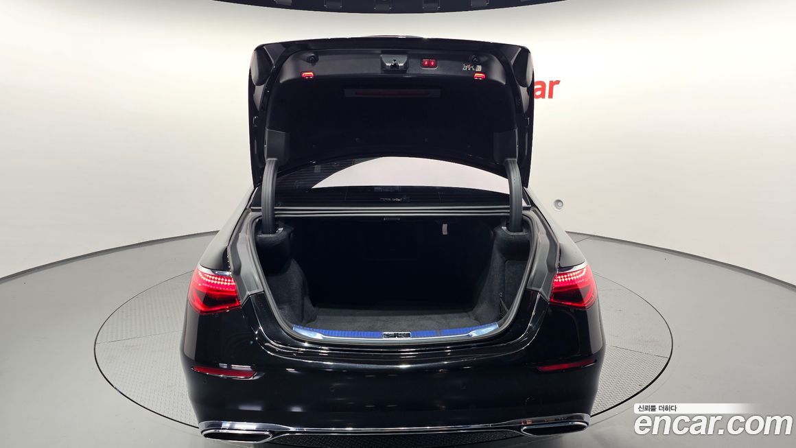 Mercedes-Benz S-Class 2025