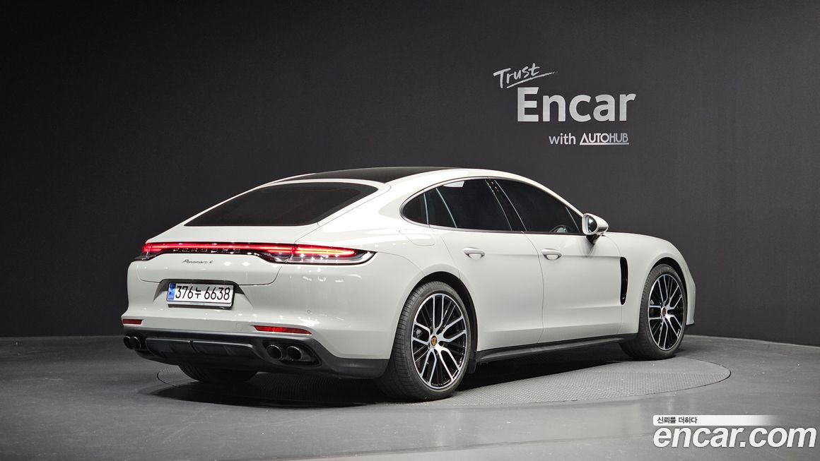 Porsche Panamera 2021