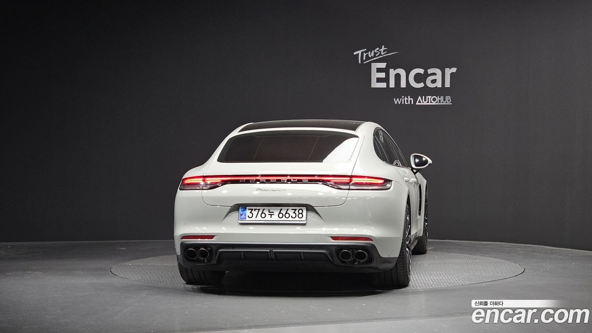 Porsche Panamera 2021