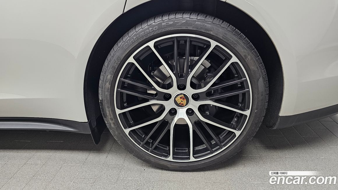 Porsche Panamera 2021