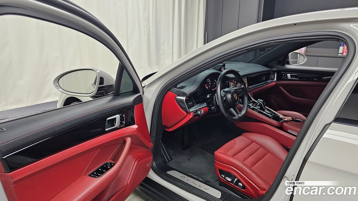 Porsche Panamera 2021