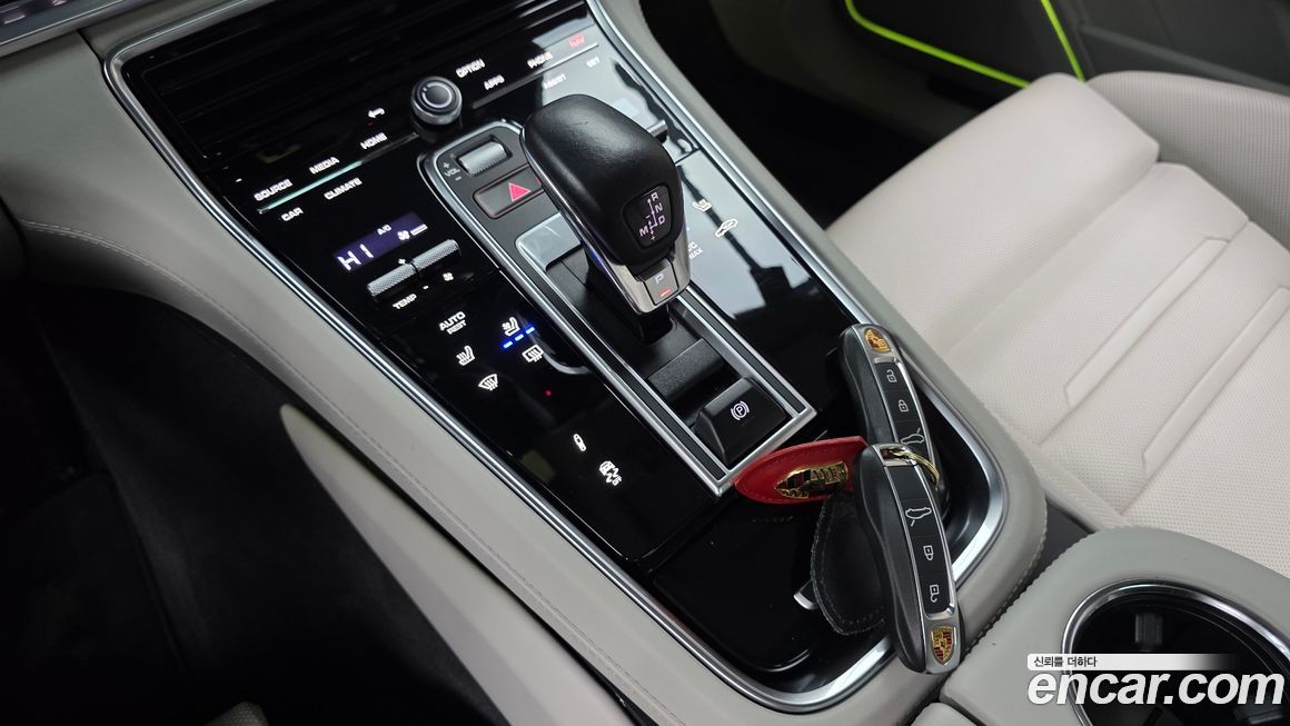 Porsche Panamera 2023