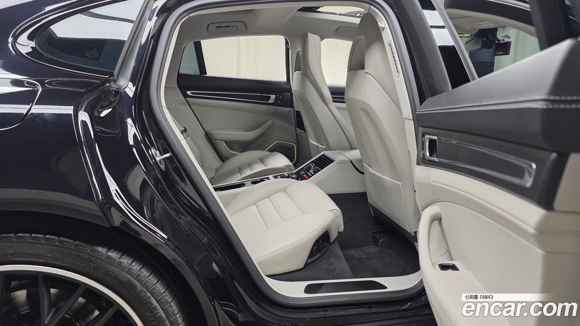 Porsche Panamera 2023