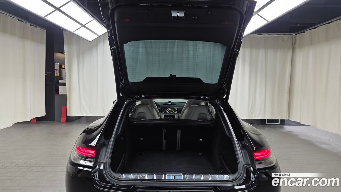 Porsche Panamera 2023