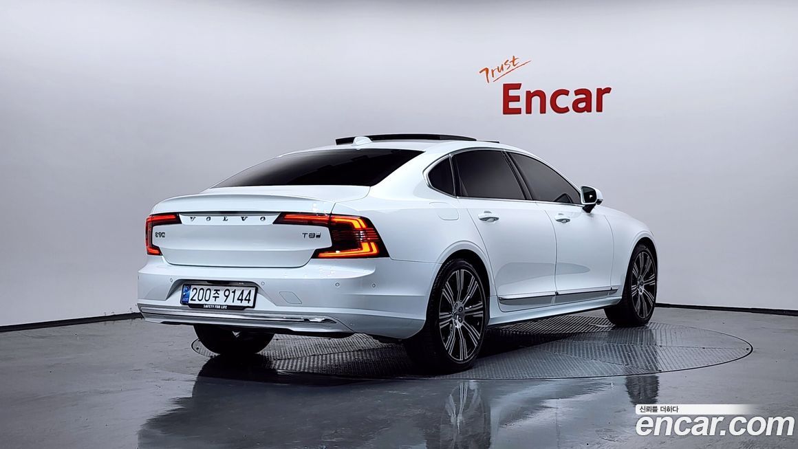 Volvo S90 2025
