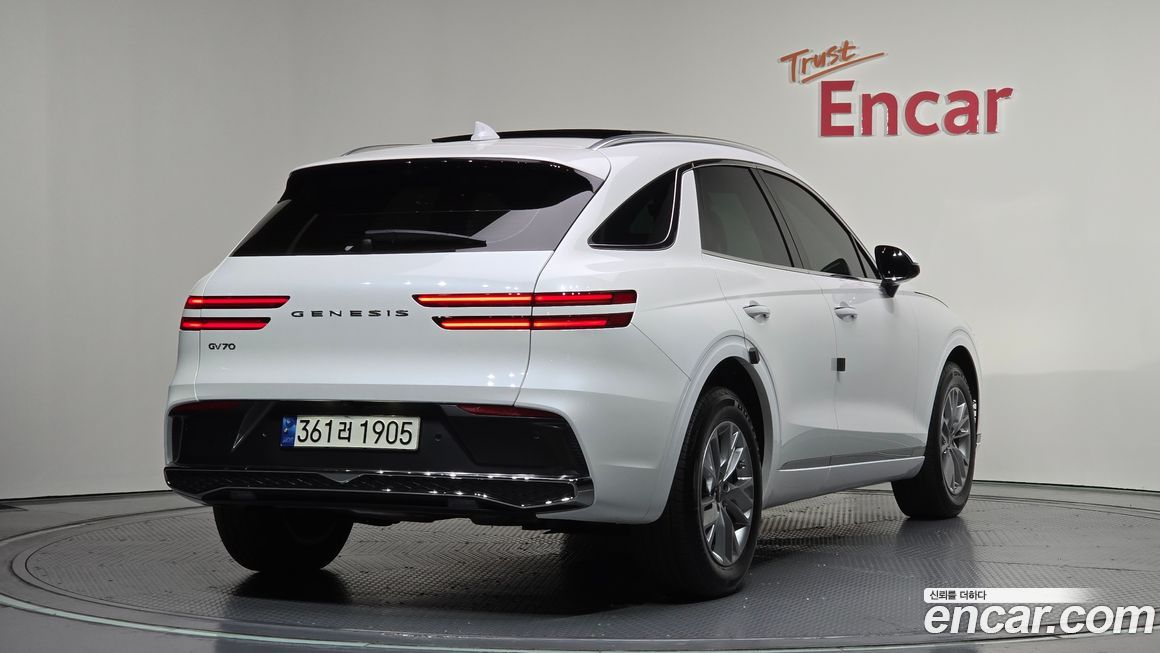Genesis GV70 2025