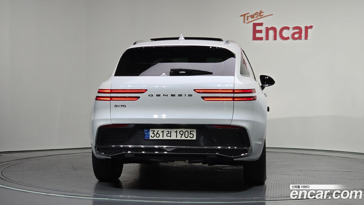 Genesis GV70 2025