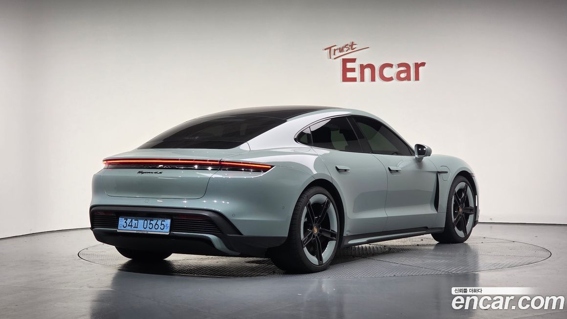 Porsche Taycan 2025