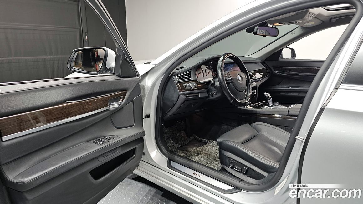 BMW 7-Series 2010