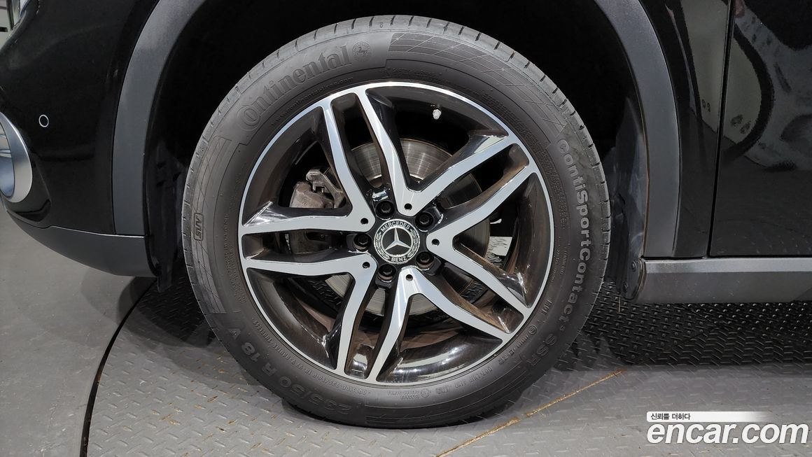 Mercedes-Benz GLA-Class 2019