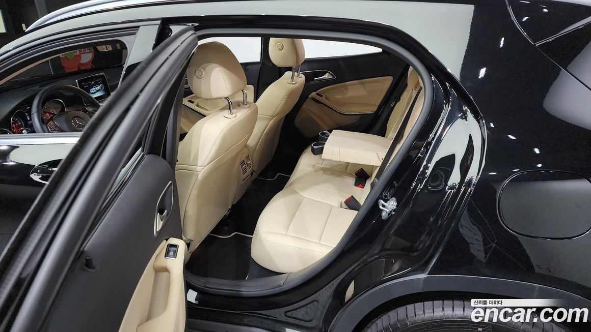 Mercedes-Benz GLA-Class 2019