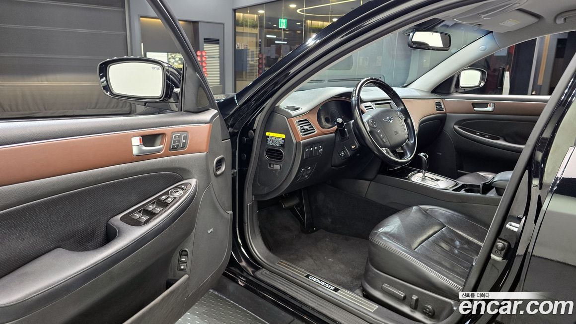 Hyundai Genesis 2012