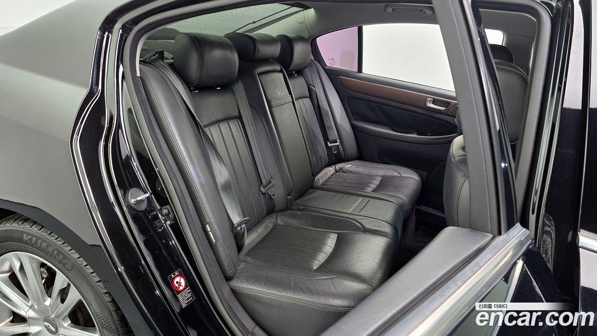 Hyundai Genesis 2012